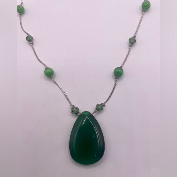 Vtg green stone necklace silver different green gems stones around the nexklace - Picture 2 of 5